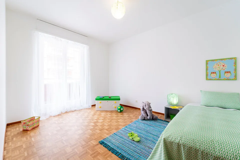 Geräumige Wohnlage mit Terrasse und zwei Badezimmern