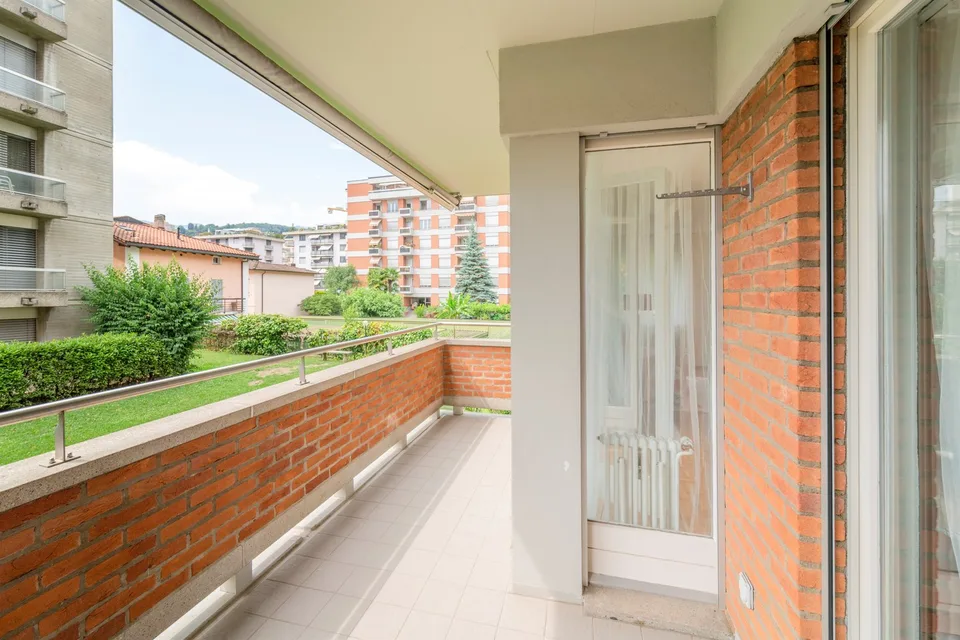 Geräumige Wohnlage mit Terrasse und zwei Badezimmern