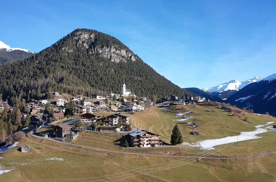 Traumhaftes Grundstück an toller Aussichtslage im Albulatal- Schmitten