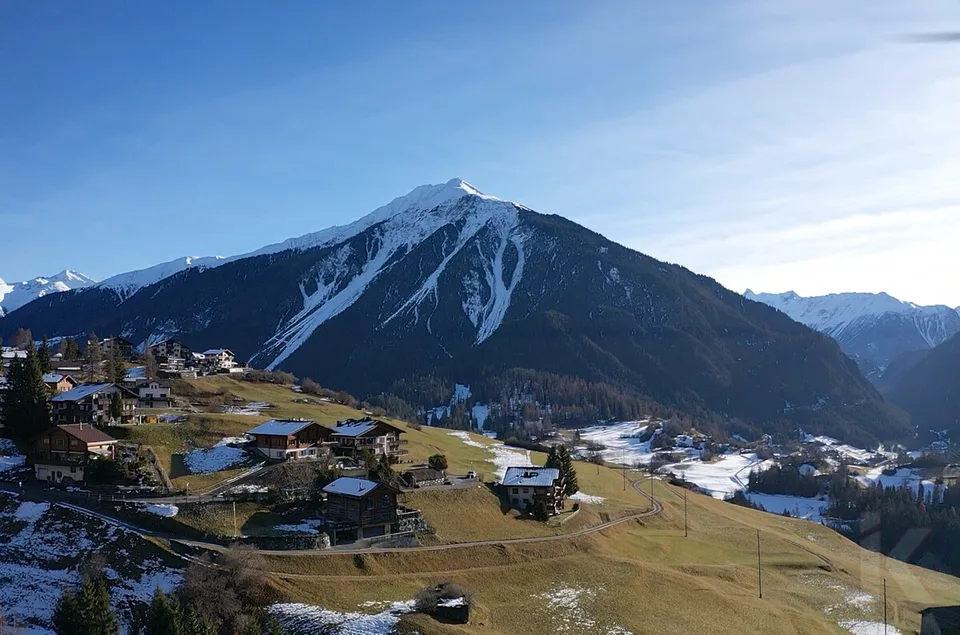 Traumhaftes Grundstück an toller Aussichtslage im Albulatal- Schmitten