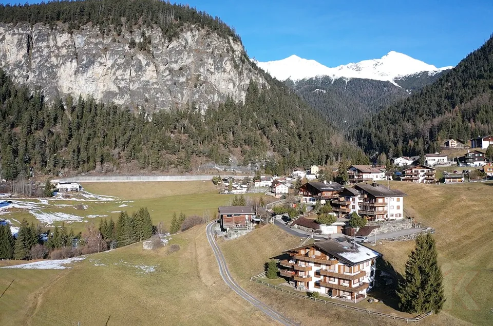 Traumhaftes Grundstück an toller Aussichtslage im Albulatal- Schmitten