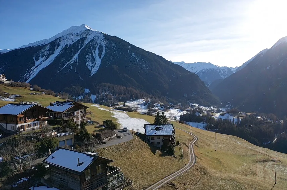 Traumhaftes Grundstück an toller Aussichtslage im Albulatal- Schmitten