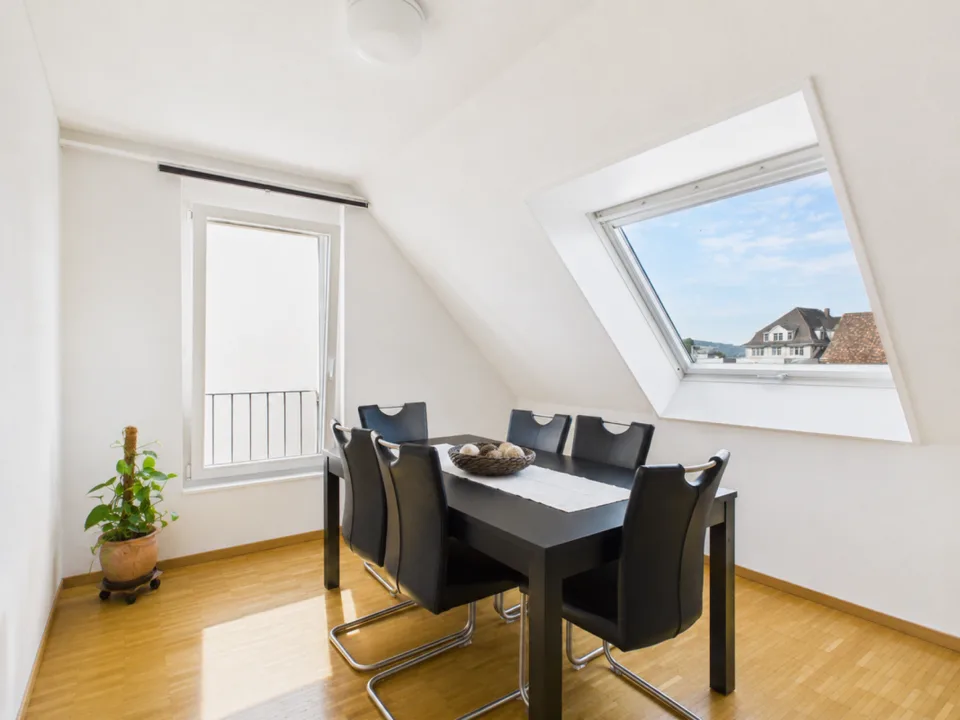 VIEL PLATZ UND HELLE ZIMMER AN ZENTRALER LAGE