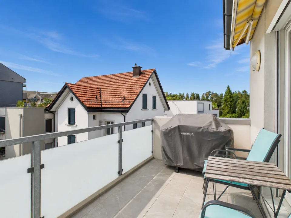 VIEL PLATZ UND HELLE ZIMMER AN ZENTRALER LAGE