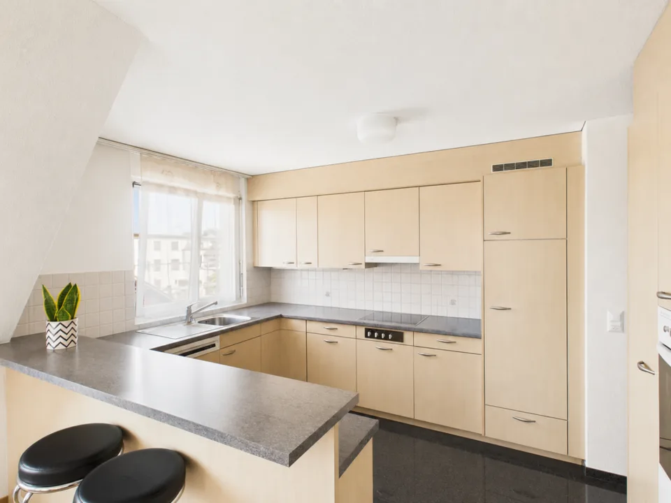 VIEL PLATZ UND HELLE ZIMMER AN ZENTRALER LAGE