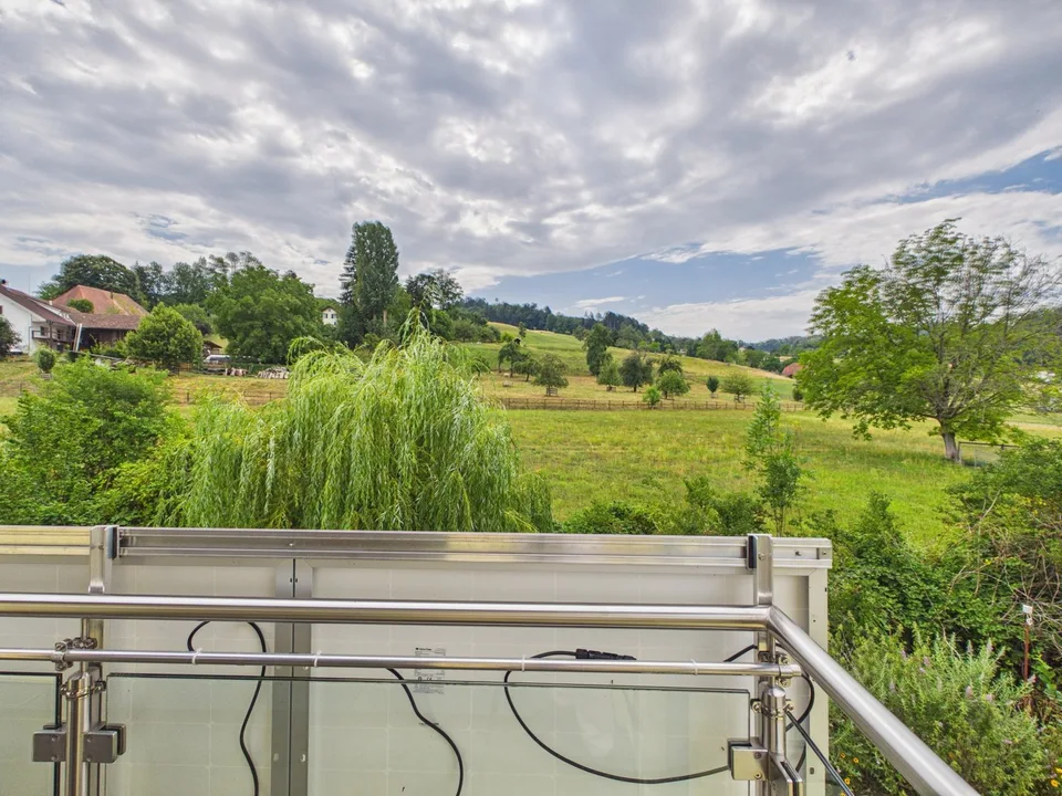 Gepflegtes Einfamilienhaus direkt am Bach, mit Blick ins Grüne