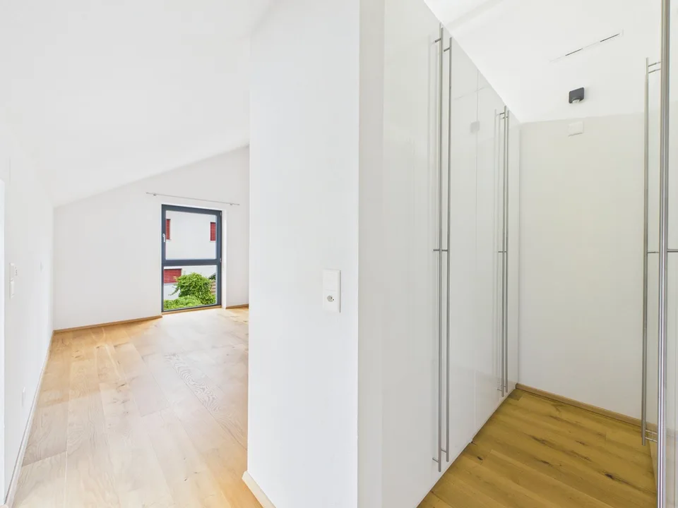 Gepflegtes Einfamilienhaus direkt am Bach, mit Blick ins Grüne