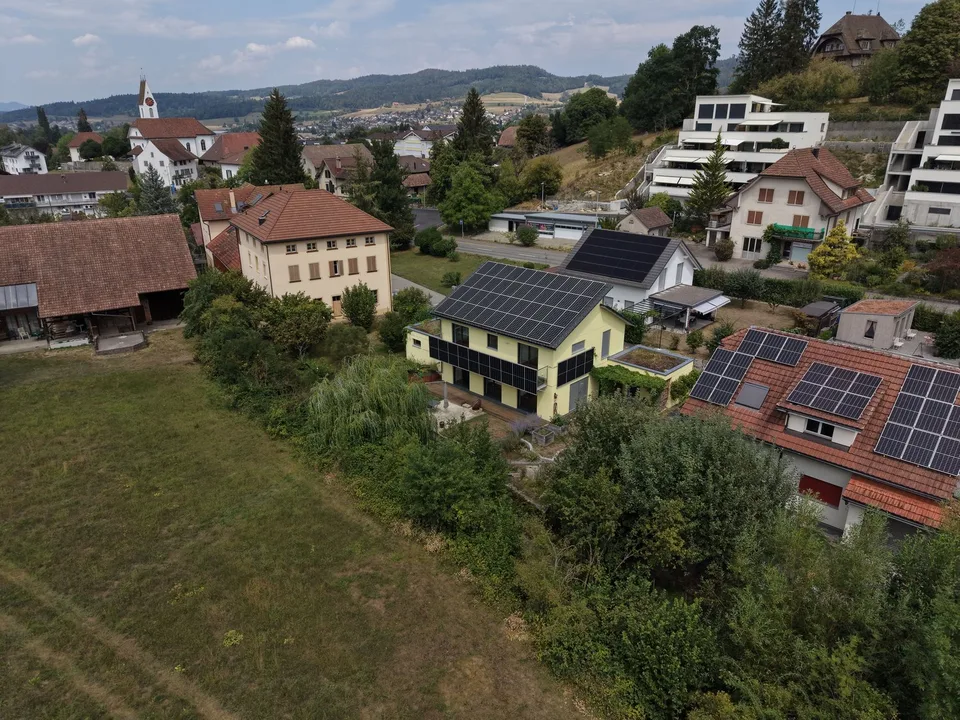 Gepflegtes Einfamilienhaus direkt am Bach, mit Blick ins Grüne