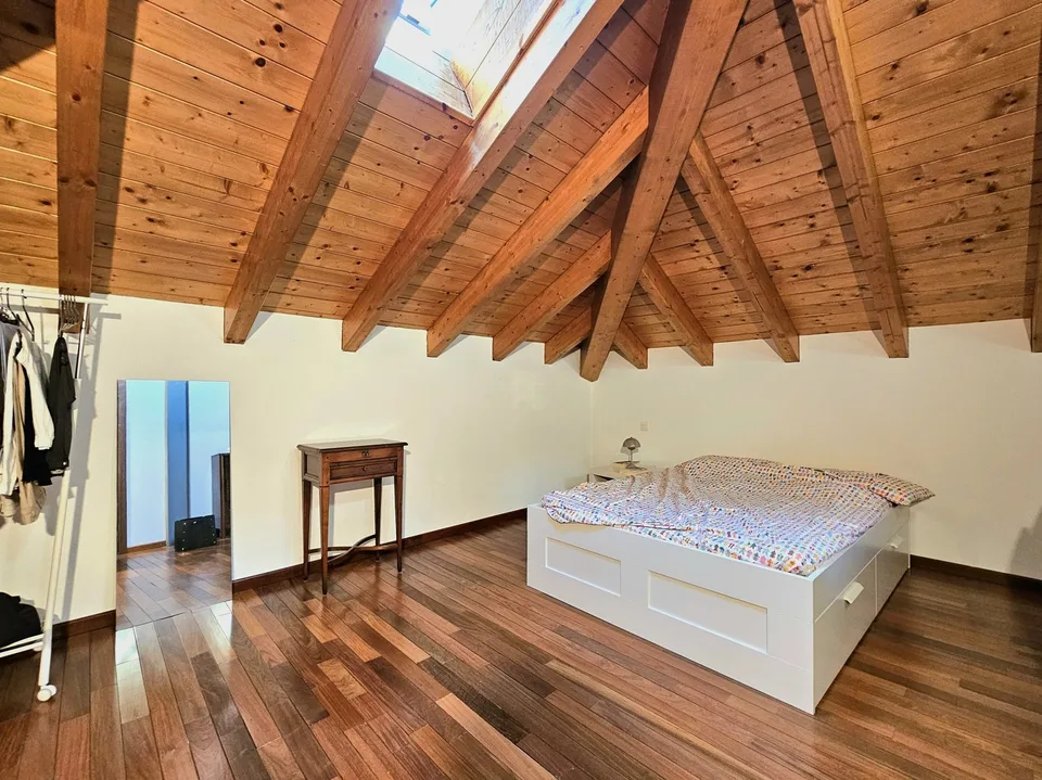 Centre de Mendrisio : Vaste et fascinante mansarde 4,5 pièces dans un immeuble d'époque