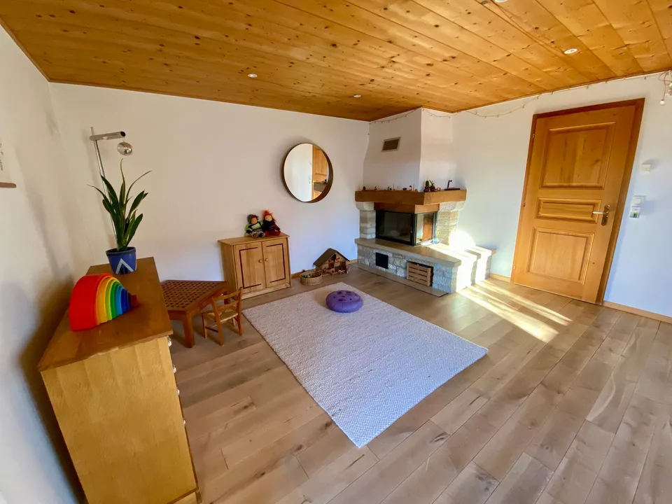 Spacieuse maison avec jardin, garage, grange / Geräumiges Haus mit Garten, Garage, Scheune