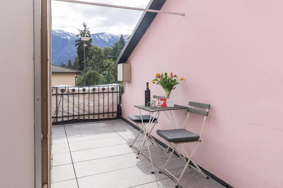 Monolocale arredato e attrezzato con piccola terrazza - Ascona centro