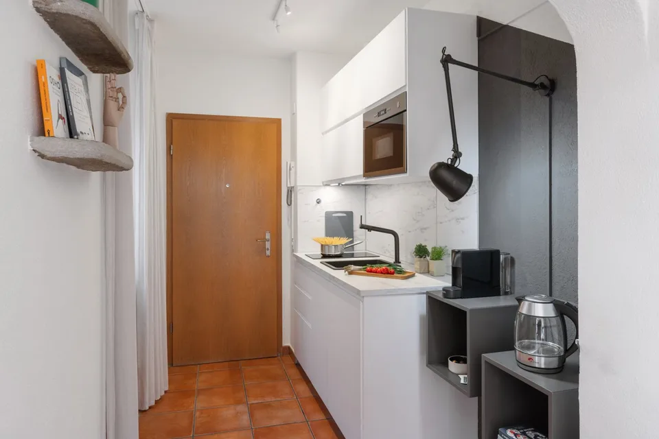 Monolocale arredato e attrezzato con piccola terrazza - Ascona centro
