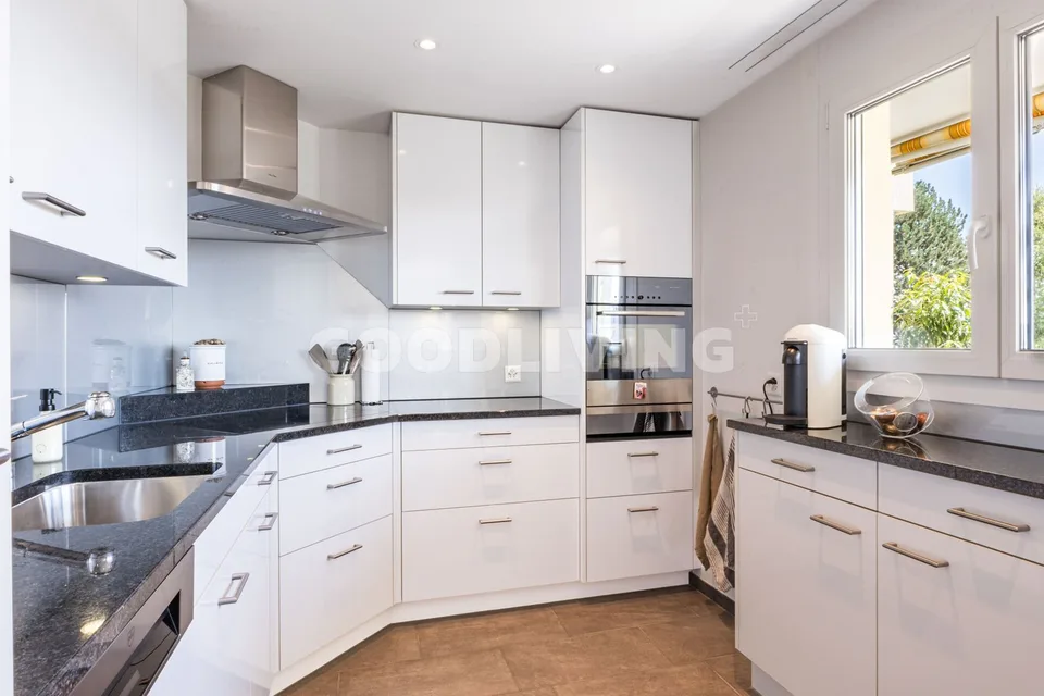 Hier erwartet Sie in der steuergünstigen Gemeinde eine top renovierte Wohnung
