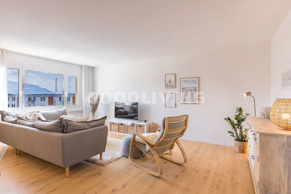 Hier erwartet Sie in der steuergünstigen Gemeinde eine top renovierte Wohnung