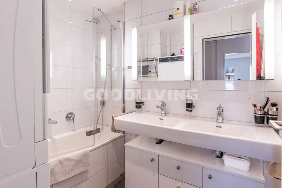 Hier erwartet Sie in der steuergünstigen Gemeinde eine top renovierte Wohnung
