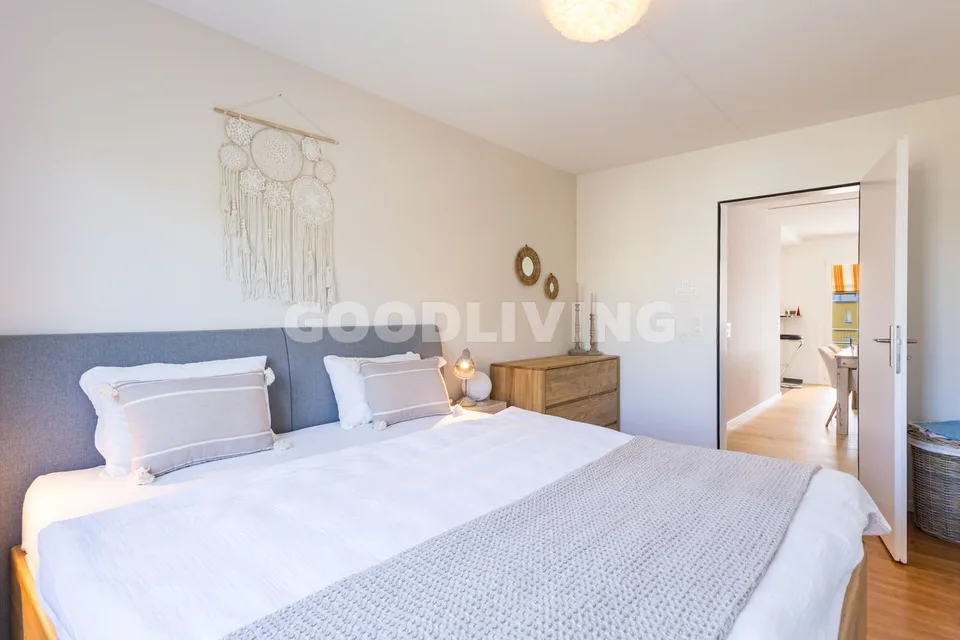 Hier erwartet Sie in der steuergünstigen Gemeinde eine top renovierte Wohnung