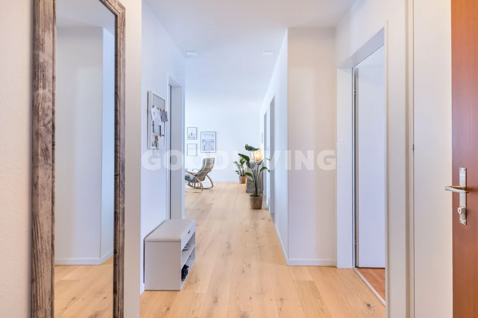 Hier erwartet Sie in der steuergünstigen Gemeinde eine top renovierte Wohnung