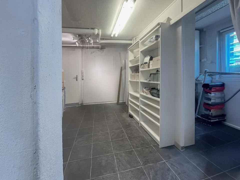Gewerberaum mit viel Tageslicht im 1. UG