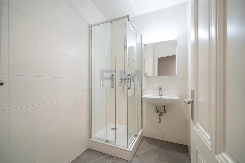 Carouge - Rue des Caroubiers - 2-Zimmer-Wohnung von etwa 47m2 im Erdgeschoss