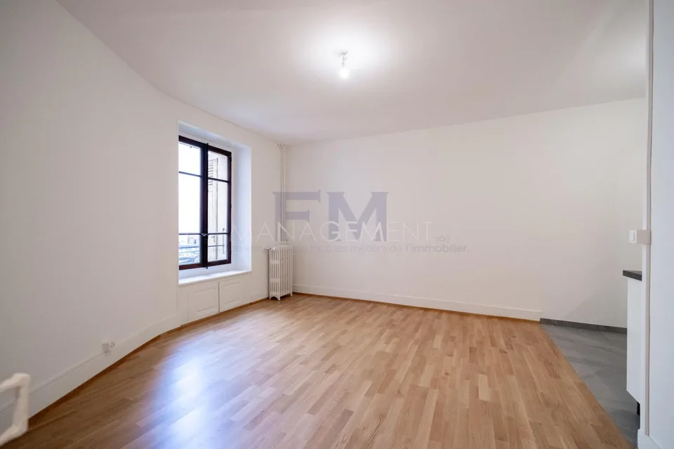 Carouge - Rue des Caroubiers - Appartement 2 pièces d'environ 47m2 au rez-de-chaussée