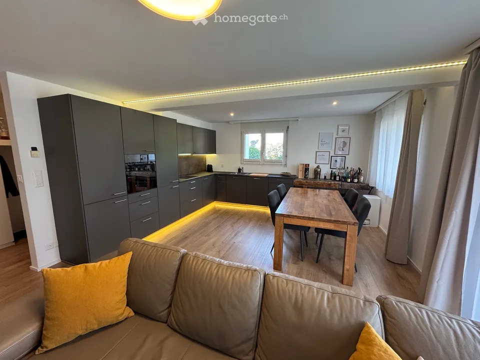 Moderne 4.5-Zimmer-Whg. mit Balkonen, Klimaanlage, Garagen