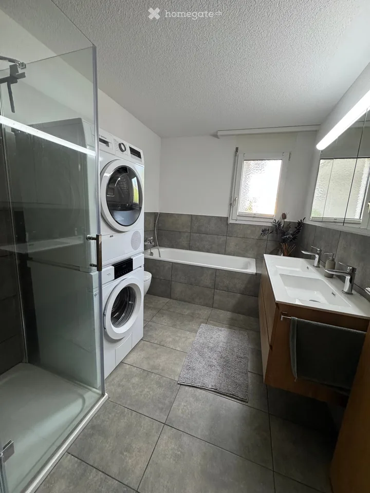 Moderne 4.5-Zimmer-Whg. mit Balkonen, Klimaanlage, Garagen