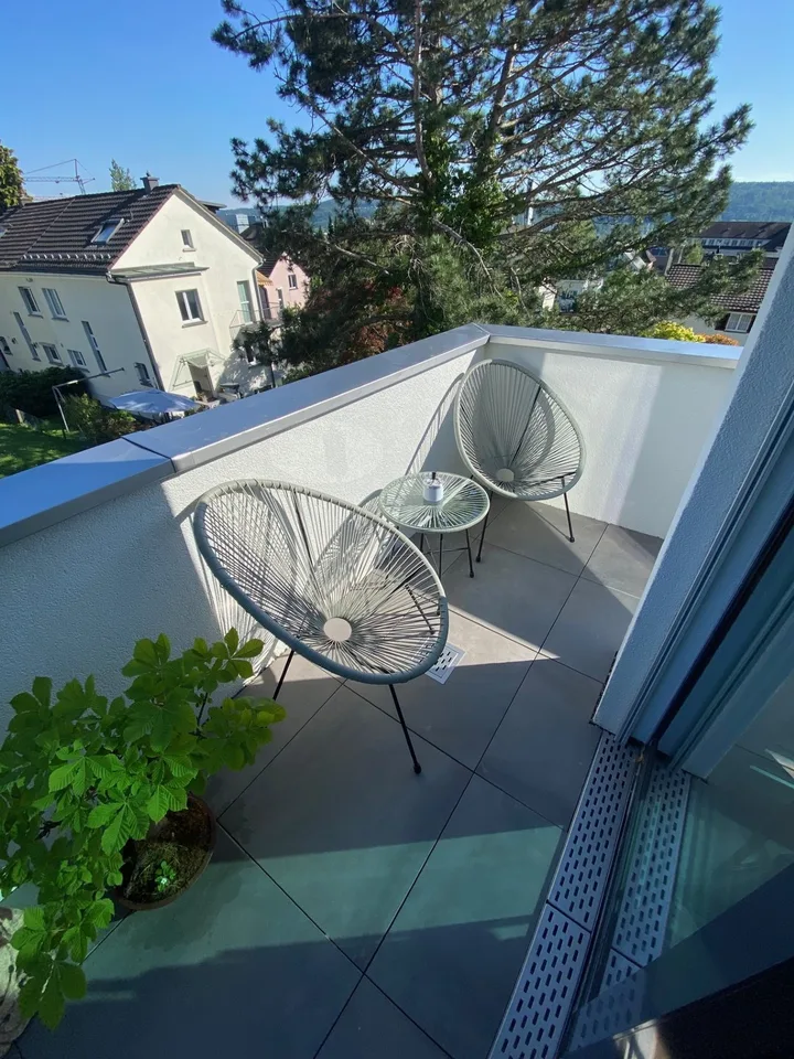 Modern 2.5-room apartment with balcony for rent in Wallisellen