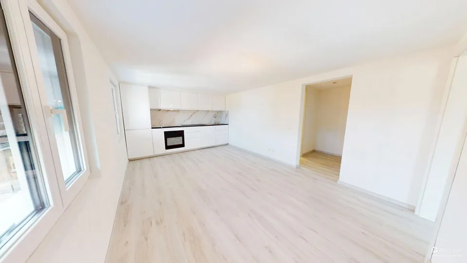 Frisch renovierte 2.5-Zimmer-Wohnung mit Balkon im Herzen von Herzogen