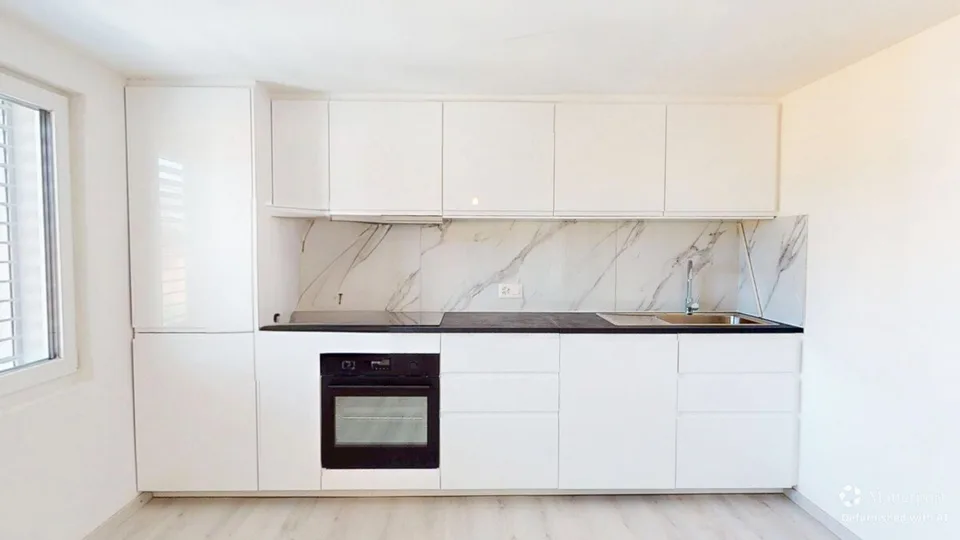 Appartamento di 2,5 locali ristrutturato di recente con balcone nel cuore di Herzogen