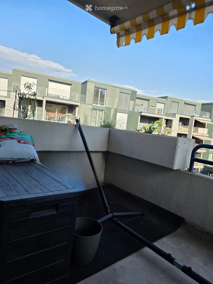 Appartement lumineux 3.5 pièces avec balcon à Zürich-Albisrieden