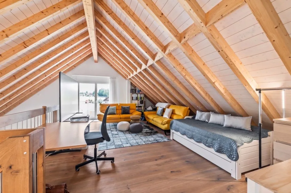 5.5-room maisonette: 146 m² of living comfort with gallery, terrace, and panoramic view