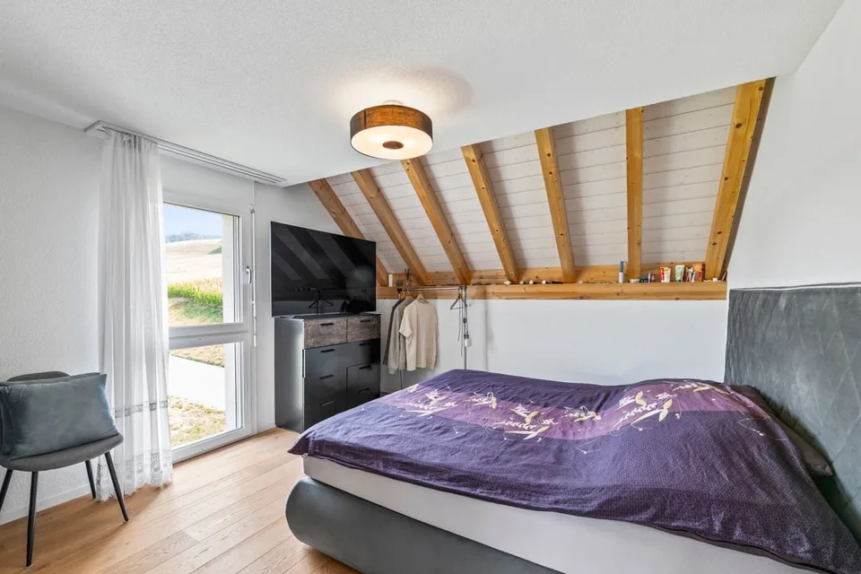5.5-room maisonette: 146 m² of living comfort with gallery, terrace, and panoramic view
