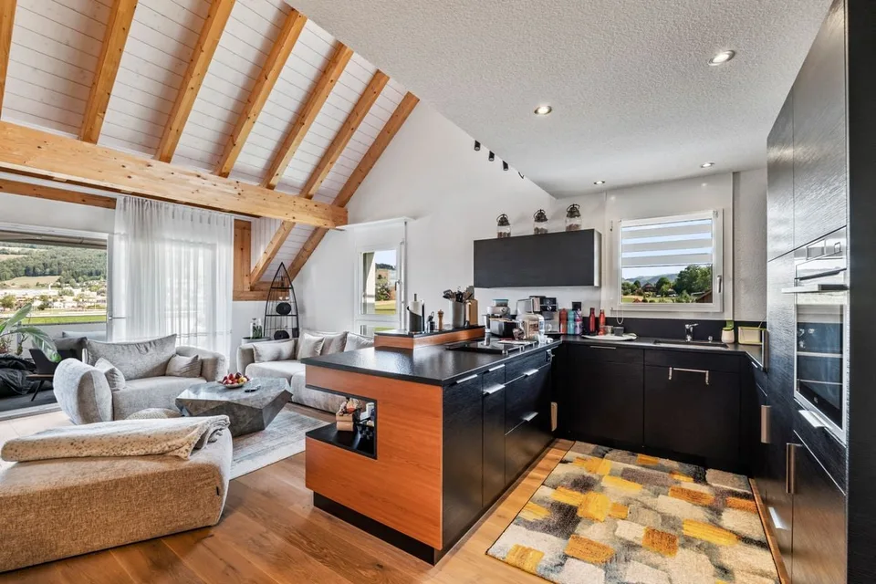 5.5-room maisonette: 146 m² of living comfort with gallery, terrace, and panoramic view