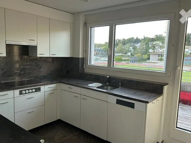 Bright 4.5-room attic apartment in attractive location in Meilen