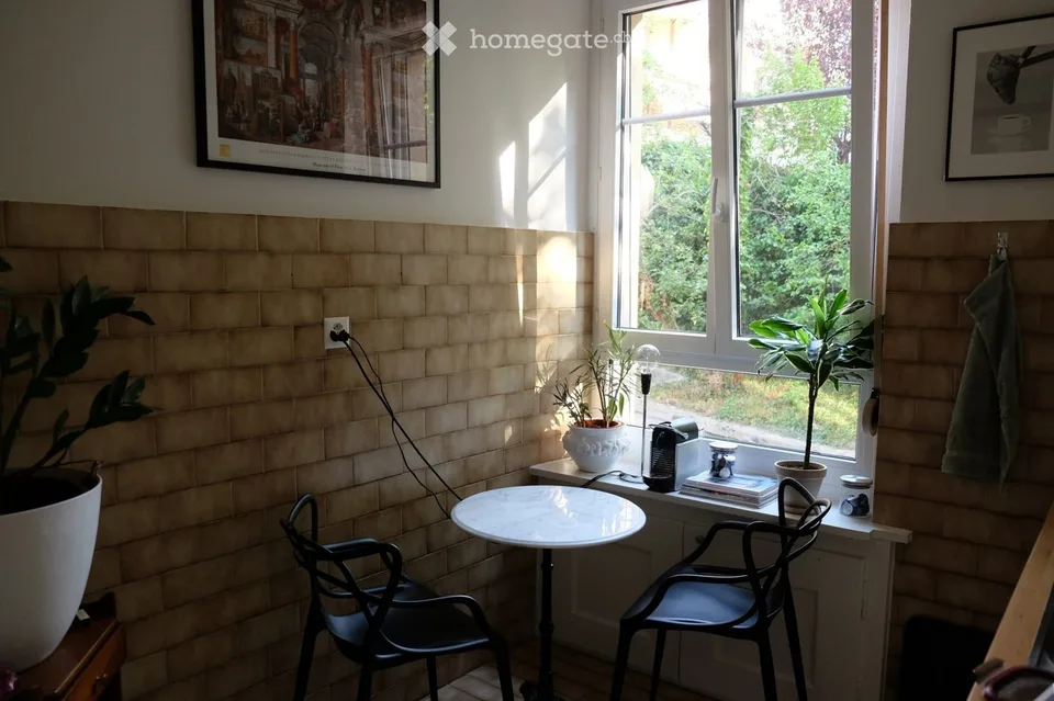 Appartement chaleureux au rez-de-chaussée supérieur dans un vieux bâtiment de charme