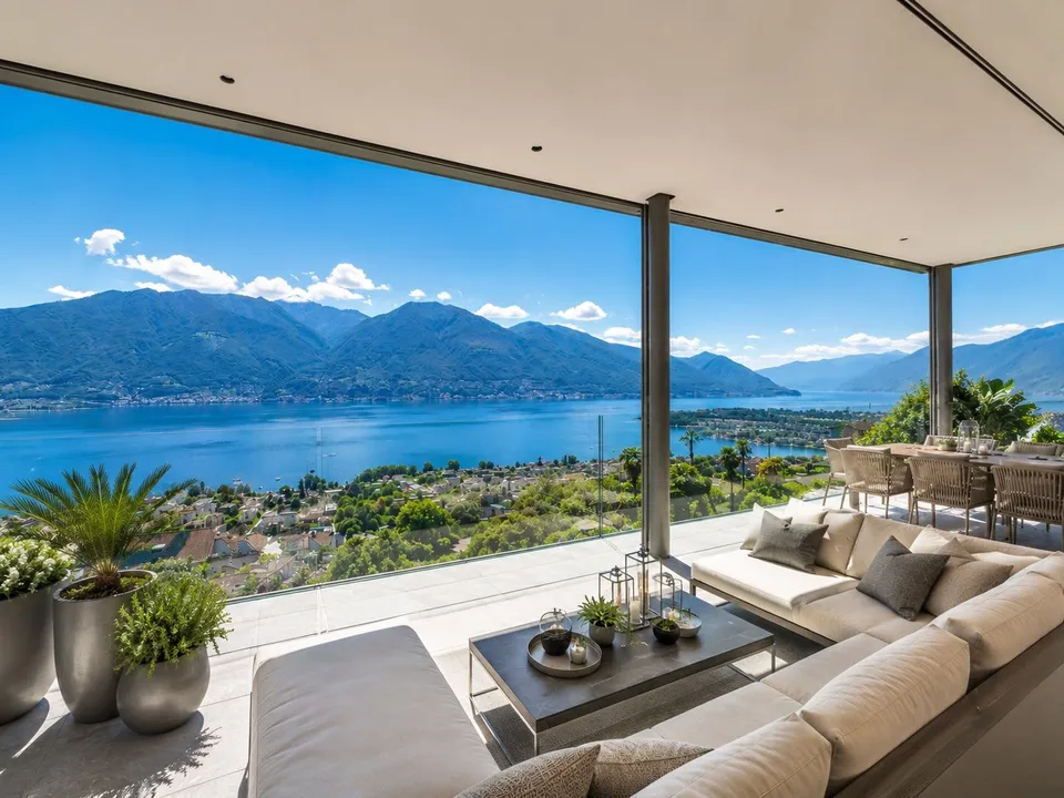 Luxe et élégance: penthouse exclusif 4.5 pièces avec piscine à Brione sopra Minusio