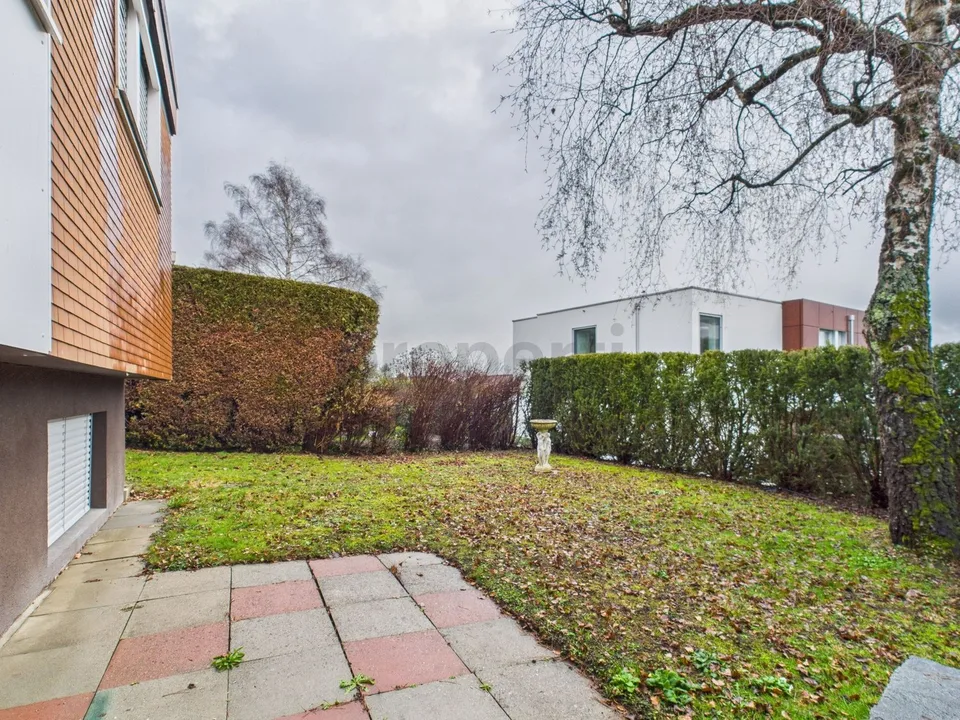 Modern 6.5 room row house renovated with garden in La Neuveville