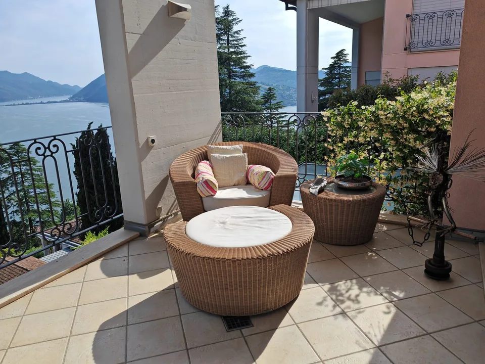 LUXURY OUTLOOK