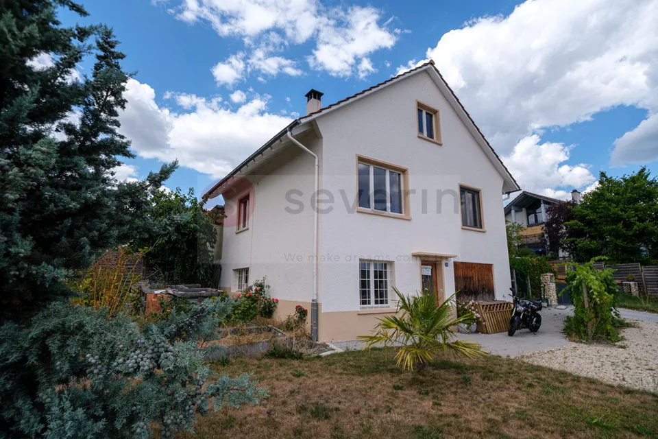 ZENTRAL-CHARMANTES HAUS AUF GROSSZÜGIGEN 1292M2 GRUNDSTÜCK IN HALLAU