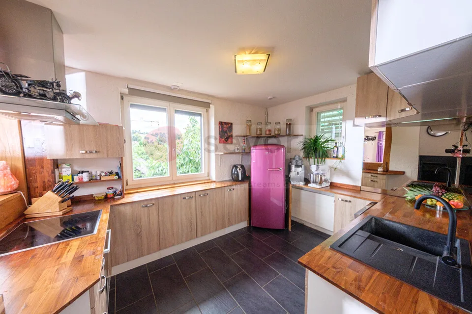 CENTRALLY LOCATED CHARMING HOUSE ON A SPACIOUS 1292M2 PLOT IN HALLAU