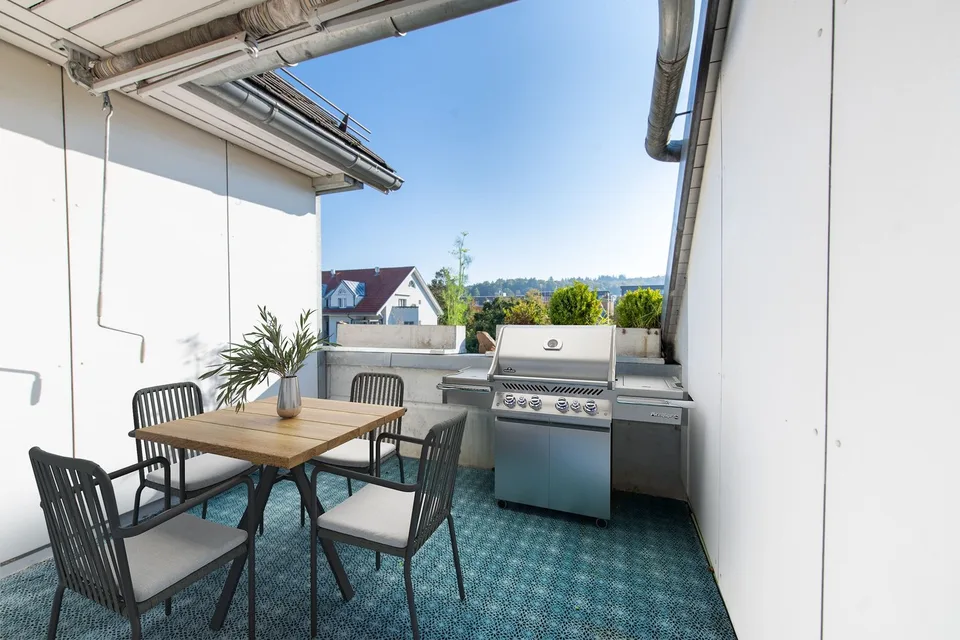 Zentral und ruhig: Helle 3.5-Zimmer-Duplex-Wohnung mit Wintergarten und Balkon