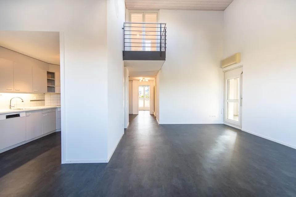 Zentral und ruhig: Helle 3.5-Zimmer-Duplex-Wohnung mit Wintergarten und Balkon