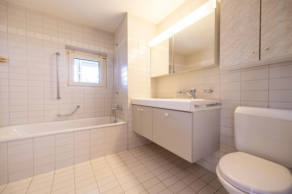 Zentral und ruhig: Helle 3.5-Zimmer-Duplex-Wohnung mit Wintergarten und Balkon