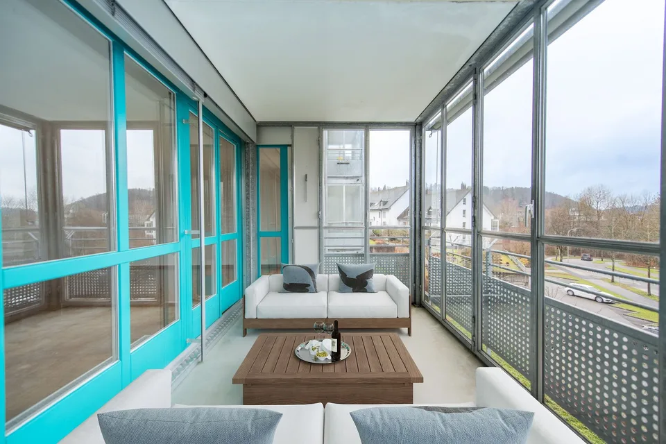 Wohnen mit Komfort: eigene Waschmaschine, grosser Balkon & viel Platz