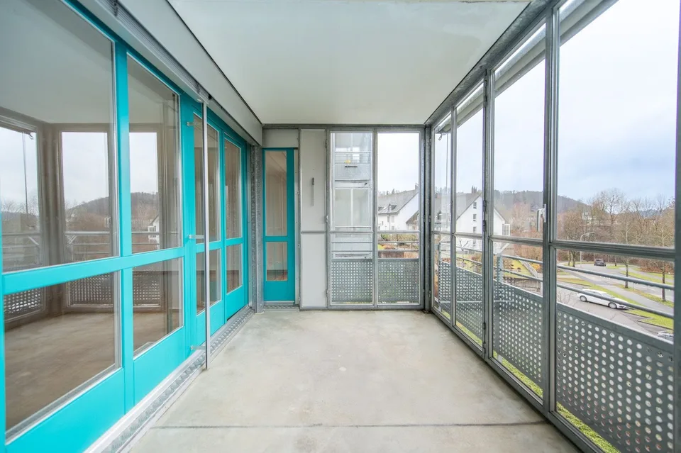 Wohnen mit Komfort: eigene Waschmaschine, grosser Balkon & viel Platz