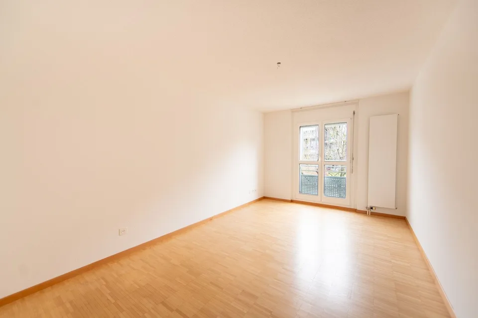 Wohnen mit Komfort: eigene Waschmaschine, grosser Balkon & viel Platz