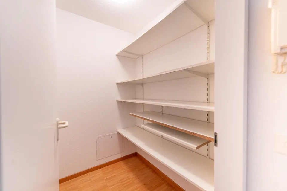 Wohnen mit Komfort: eigene Waschmaschine, grosser Balkon & viel Platz