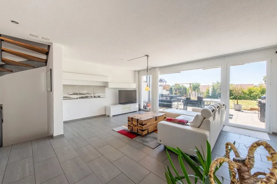 Lumière, jardin et confort de vie - maison mitoyenne 5,5 pièces avec espace environnant