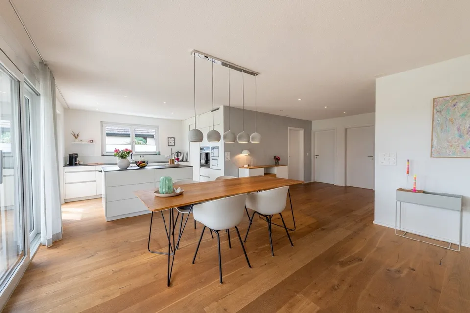 Modern, bright garden apartment with terrace & private green paradise