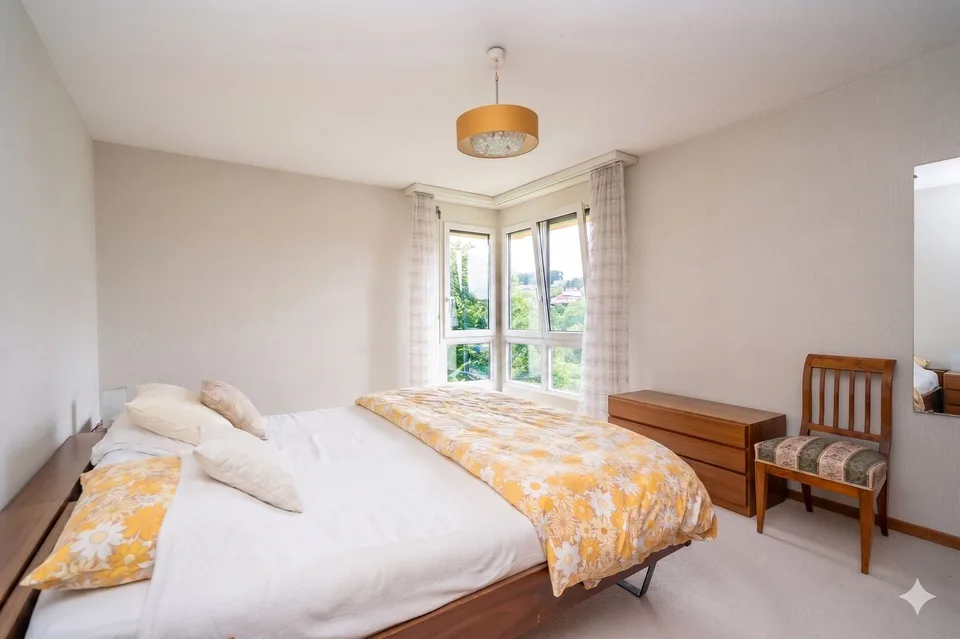 Helle 4.5-Zimmer-Wohnung mit Einstellplatz in Bolligen